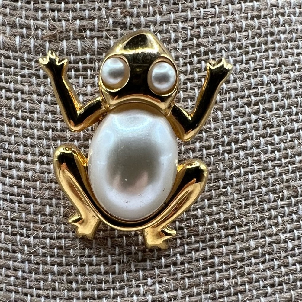 Vintage Napier Faux Pearl Gold Tone Frog Brooch